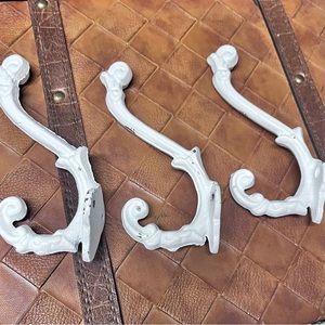 3 Decorative cast iron wall hooks